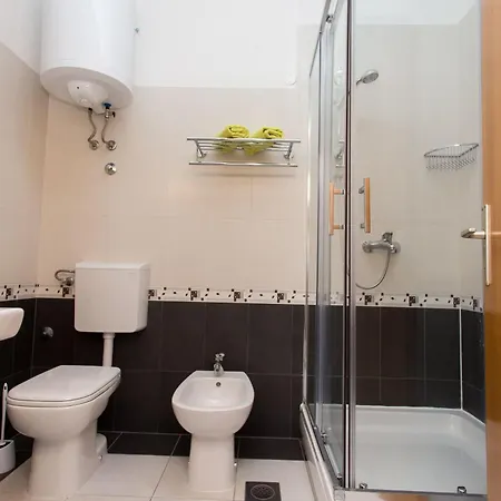 Strandnahe Jure Mit Grosser Terrasse Apartman *
