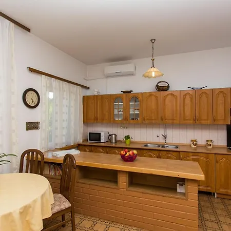 Strandnahe Jure Mit Grosser Terrasse Apartman Trogir