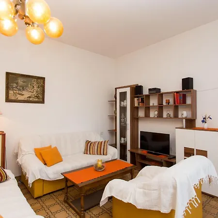 Strandnahe Jure Mit Grosser Terrasse * Трогир
